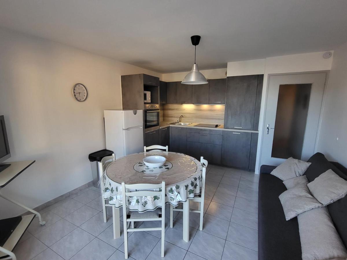 Le Corail Apartment วัลราส์-ปลาจ ภายนอก รูปภาพ